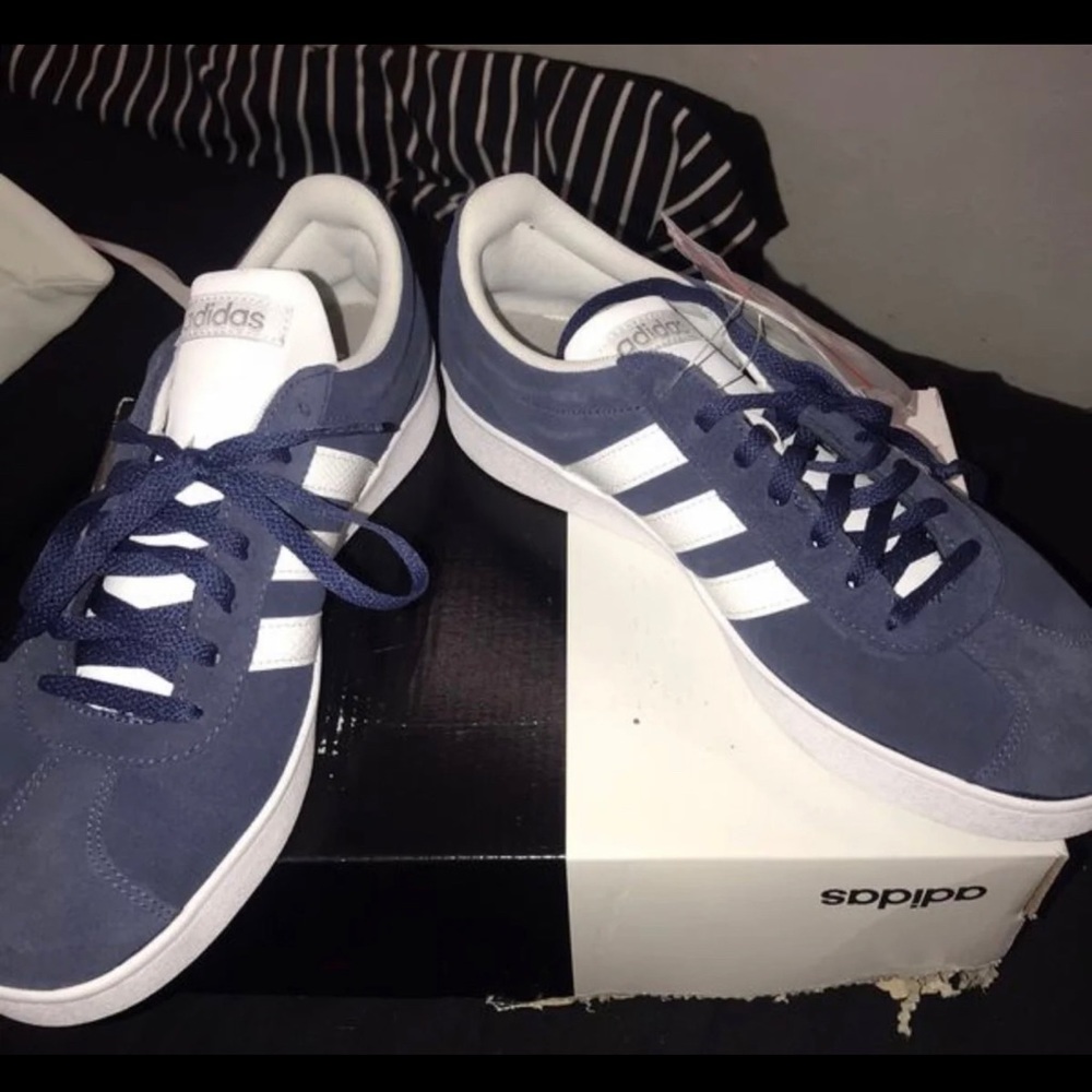 8.5 women adidas